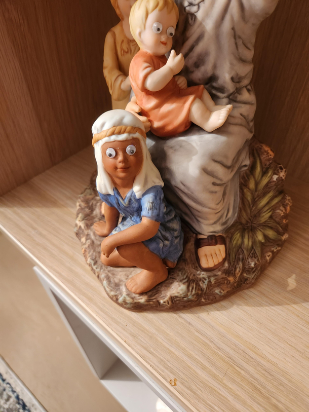my mom puts googly eyes on Jesus statues for her etsy store shes making and I cant stop laughing