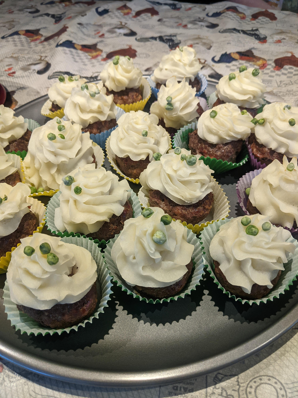 My mother and my yo made dinner tonight Mmmmm cupcakes