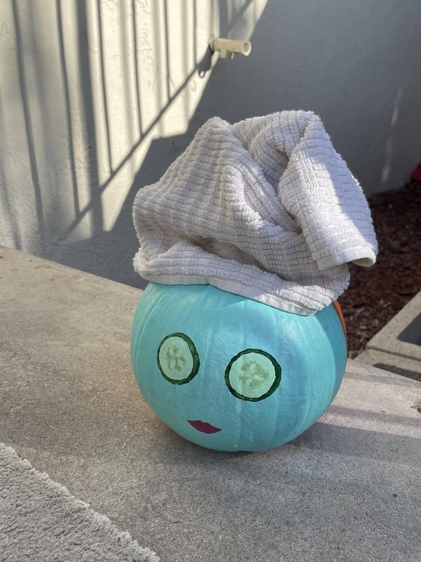 My neighbors jack o lantern is having a spa day