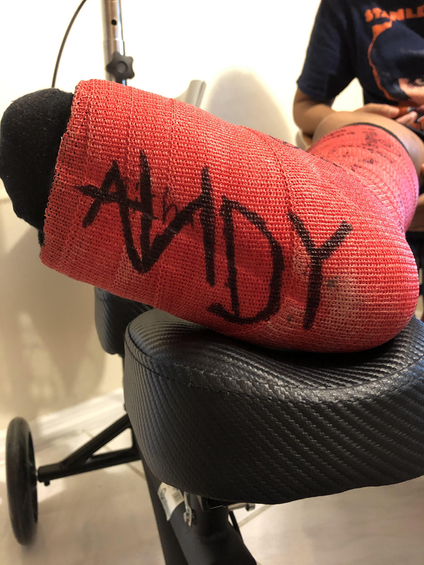 My niece asked me to draw something on her cast and I couldnt resist