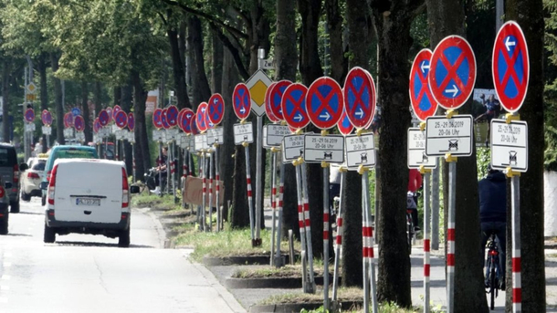 My town put up  no parking signs on m of street Nothing can beat German bureaucracy