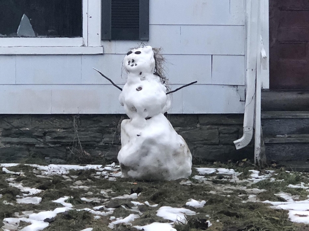 Neighborhood kids built the most terrifying snowman Ive ever seen