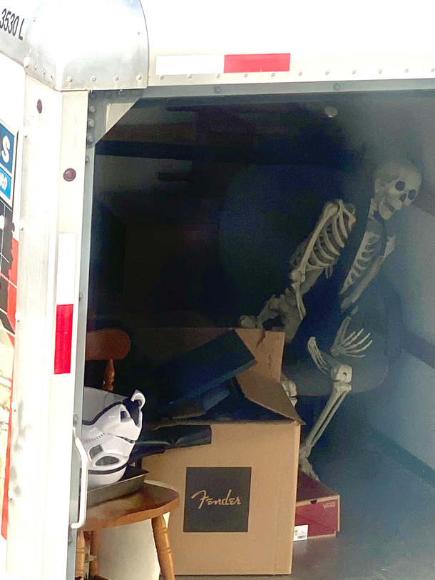 New neighbor downstairs just arrived with his U-Haul Cant say Im excited