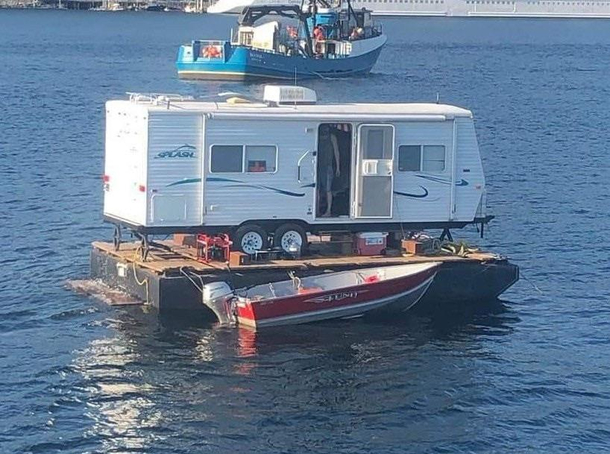 No house boat No problem