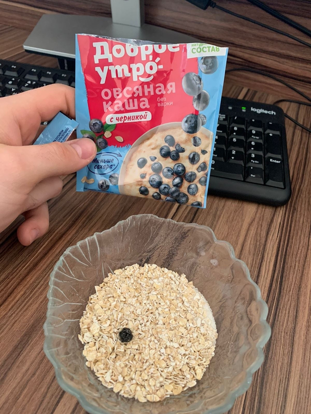 Oatmeal with a generous amount of blueberries