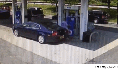 Off-duty cop saves mans life