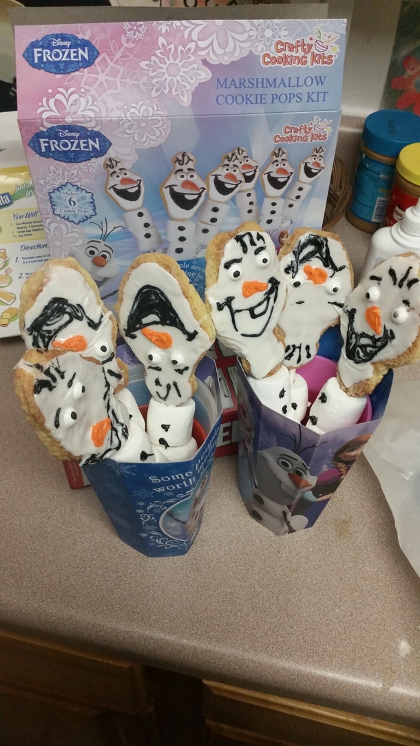 Olaf marshmallow cookie pops