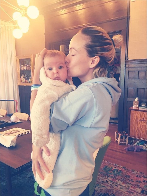 Olivia Wildes baby has a giant hand
