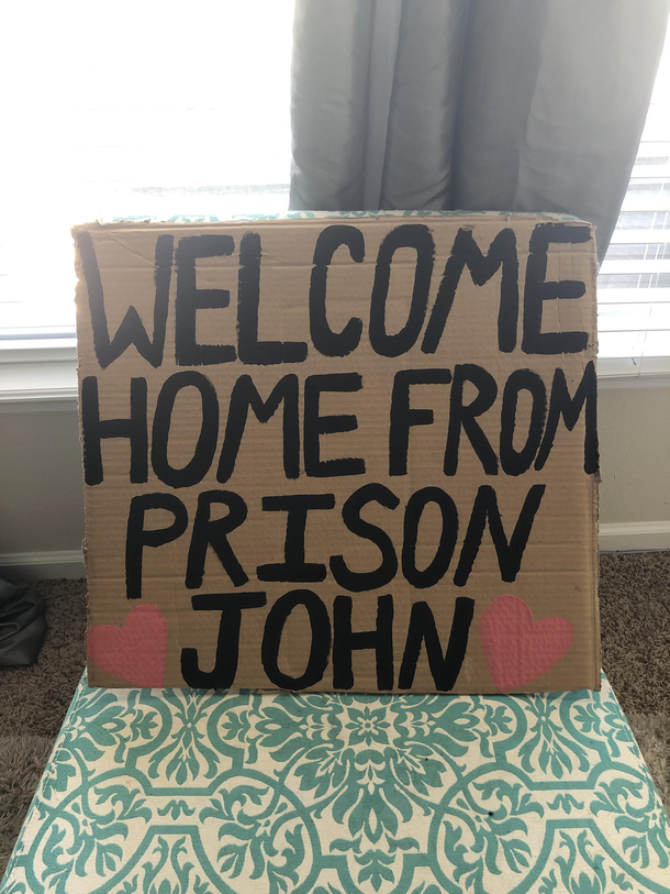 Omw to surprise my bf at the airport hes never been to prison
