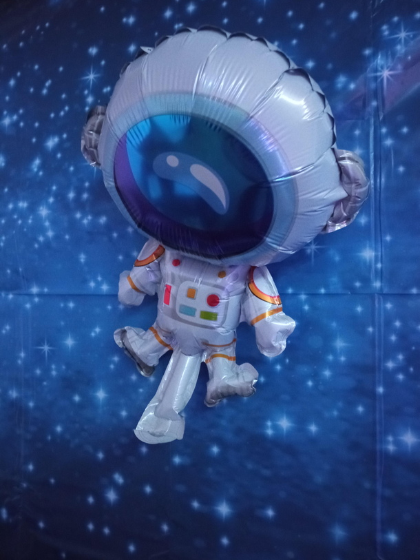 Packing astronaut balloon