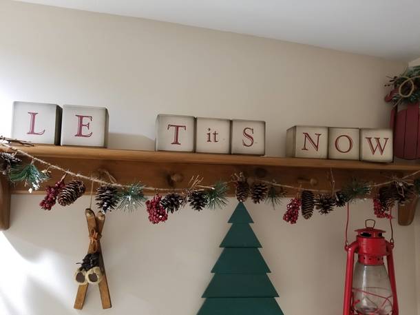 Parents bathroom at Christmas