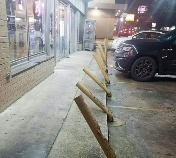 Parking in front a liquor store