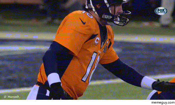 Peyton Manning misses the opening snap of Superbowl XLVIII