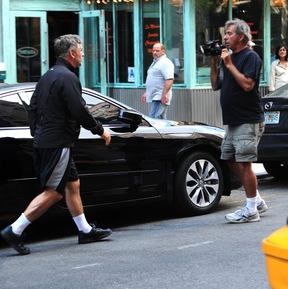 Pic #1 - An Alec Baldwin run-in with paparazzi told in pictures - Meme Guy