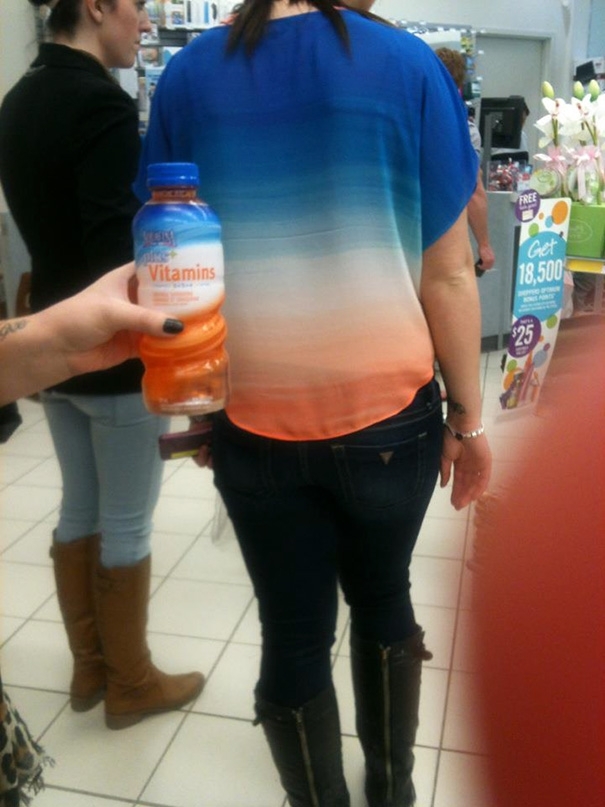 Pic #1 - People who accidentally dressed like their surroundings