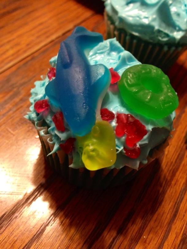 Pic #1 - The parents at the little kids party did not approve of my cupcakes Dont put me in charge