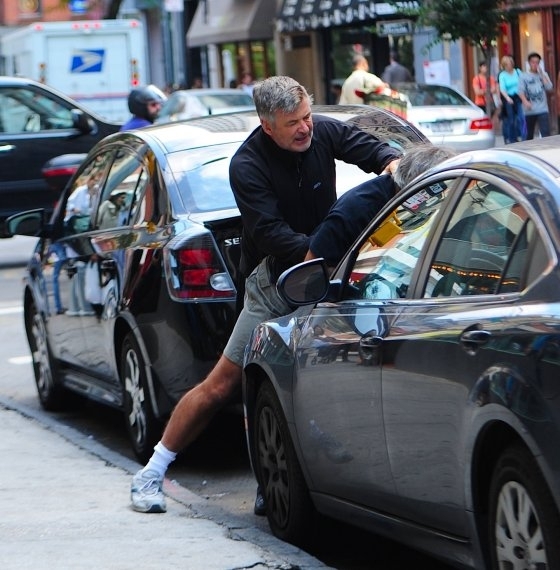 Pic #2 - An Alec Baldwin run-in with paparazzi told in  pictures