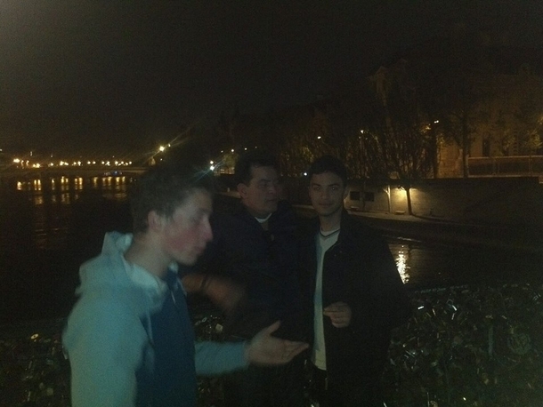 Pic #4 - So my friends who were vacationing in Paris stumbled upon a drunk Charlie Sheen