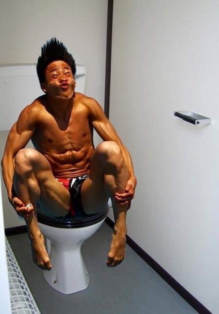 Pic #5 - Olympic divers on the toilet