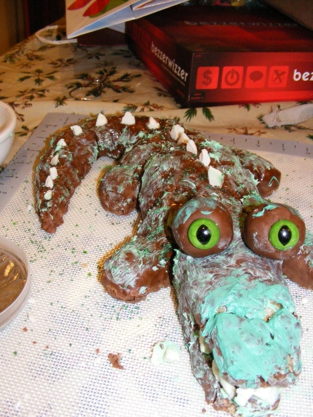 Pic #6 - ProjectExpectation of the night  Alligator cake Reality  Turdagator cakepoor turdagatorim sorry ive failed you