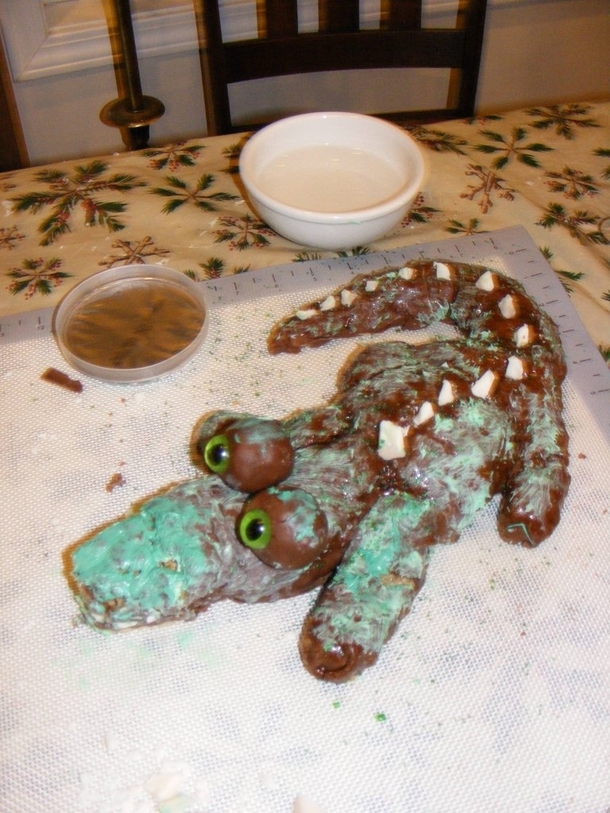 Pic #8 - ProjectExpectation of the night  Alligator cake Reality  Turdagator cakepoor turdagatorim sorry ive failed you