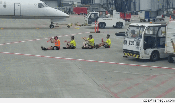 Ramp agent entertaining a delayed flight