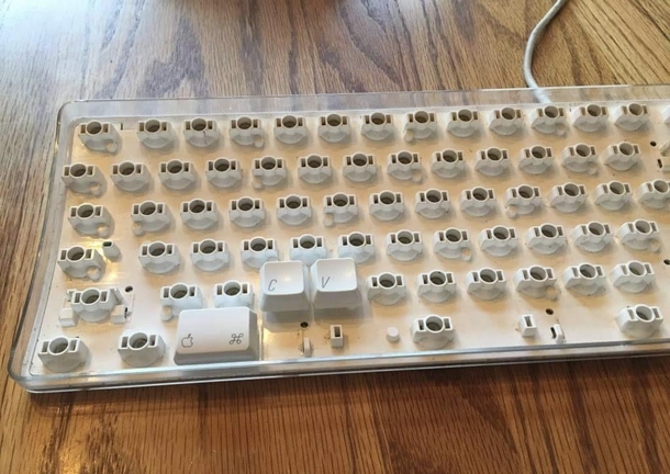 Rare pic of the only keyboard at Buzzfeeds headquarters