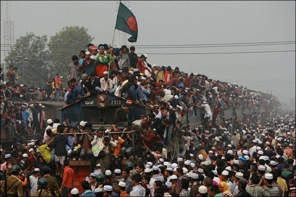 Redditors scramble to get on board the EA Hate train -  colourised