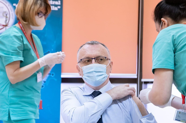 Romanian Minister of Education has a custom shirt just for vaccinations