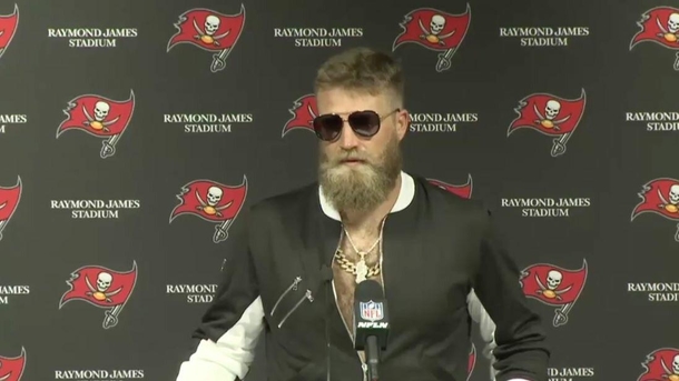 Ryan Fitzpatrick looks like Conner McGregors alcoholic older brother