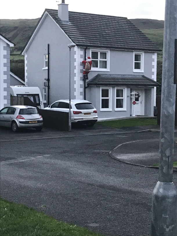 Santas of to grab his next kid