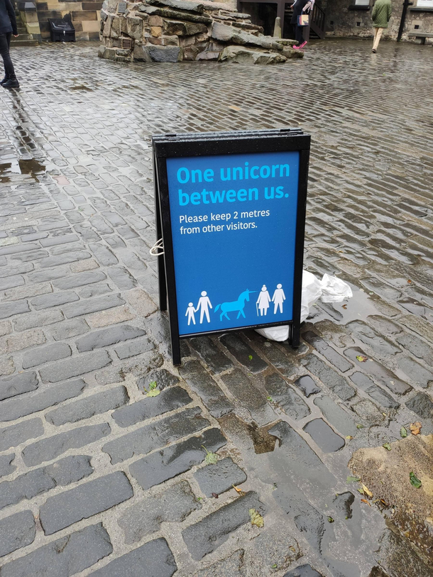 Scottish Social Distancing at Edinburgh Castle