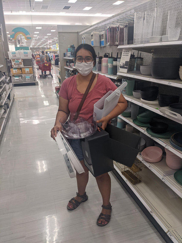 She said we dont need a cart Im just getting one thing Nothing in her hands is that one thing