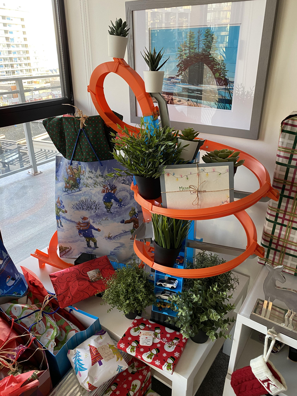 Single Dad make-shift Covid Christmas Tree in lieu of Normal Christmas at my Sisters house