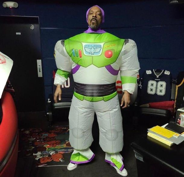 Snoop Dogg in a Buzz Lightyear costume