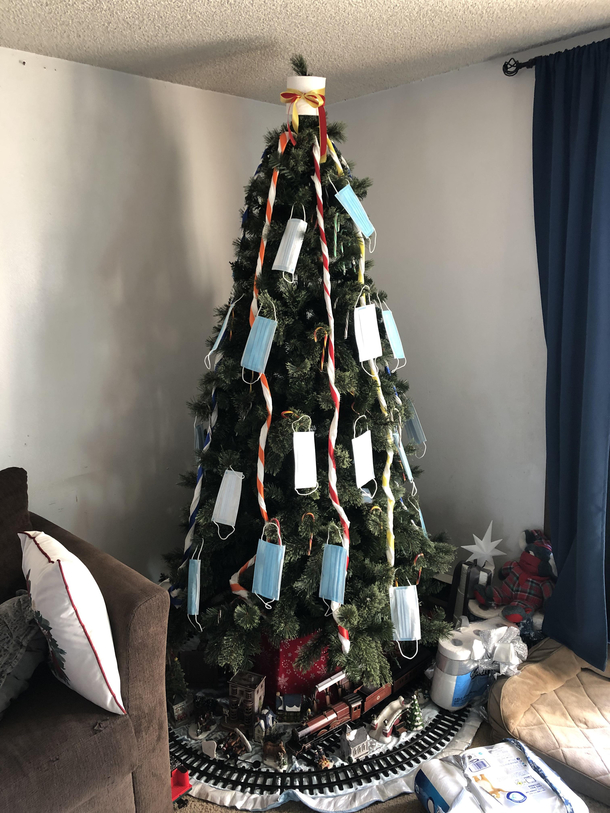 So this is how my aunt decorated her Christmas tree