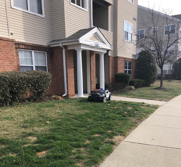 Some shit is about to go down in my neighborhood Police have blocked the entrance of a nearby apartment building Stay safe yall