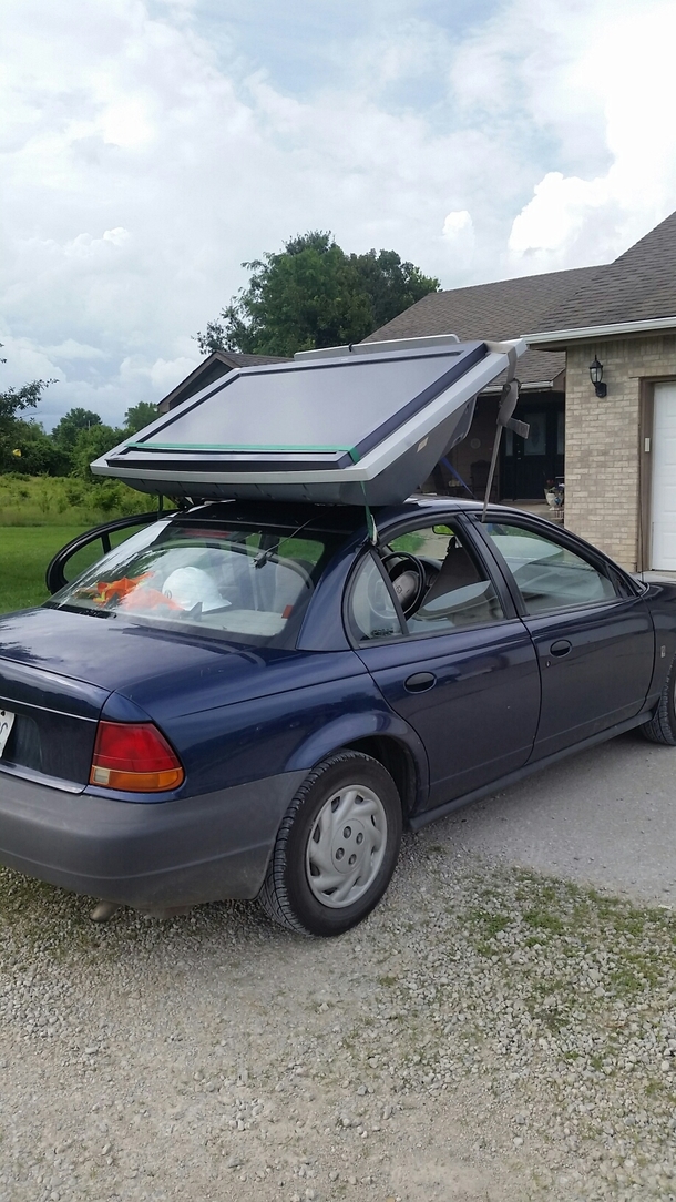 Someone from craigslist came to pickup my old  rear-projection TV