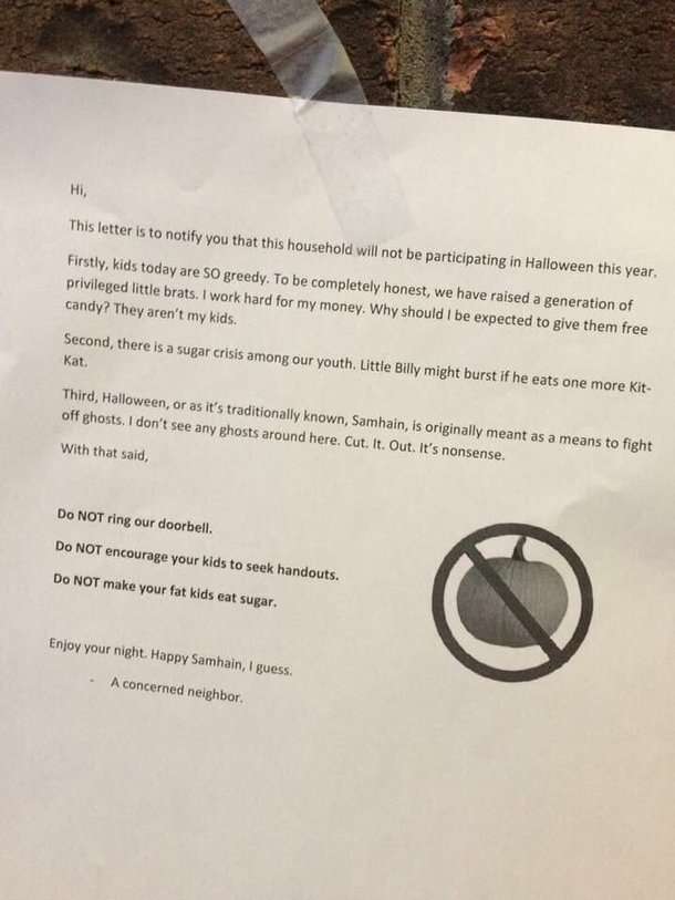 Someone in my friends apartment building really doesnt like Halloween