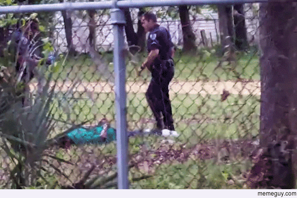 South Carolina cop planting a taser next to the body of Walter Scott Slow-motion 