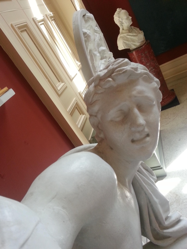 Statue selfies