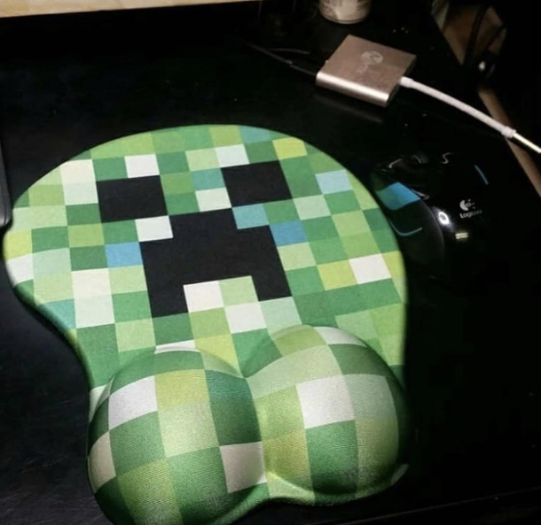 Stupid sexy Creeper mouse pad