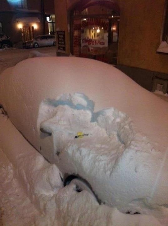 Swedish cops goes above and beyond the call of duty to give this guy a parking ticket