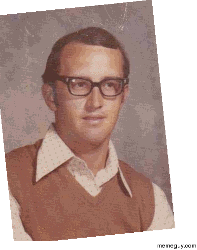 Teacher wears same clothes for class picture for  years 