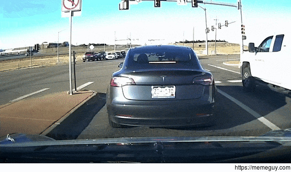 Tesla saved by autopilot - Other car and truck not so lucky