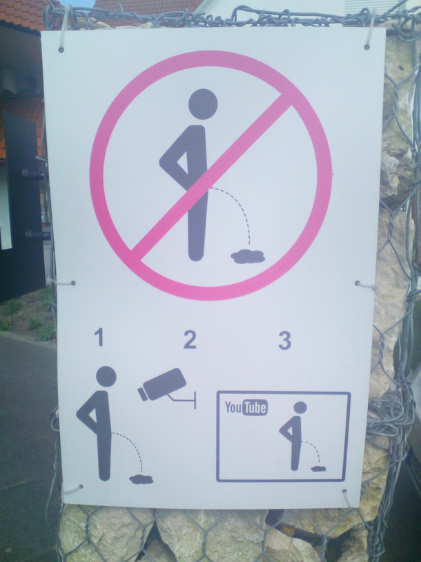 The best dont pee here sign