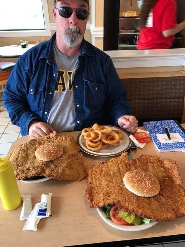 The bun is too small