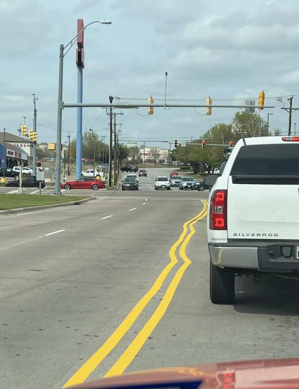 The crew that painted this road mustve been drunk