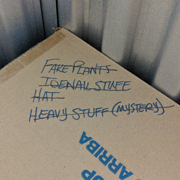 The helpful way this moving box was labeled