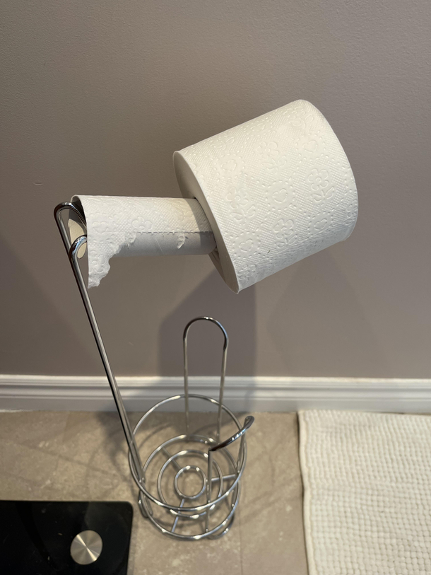 The way my girlfriend changed the toilet paper roll today How do I tell her she needs to move out